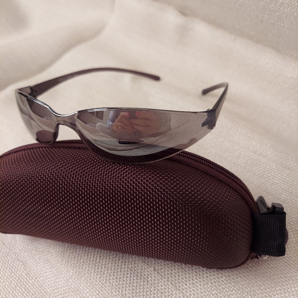 Black franed/black lenses sleek sunglasses, great condition